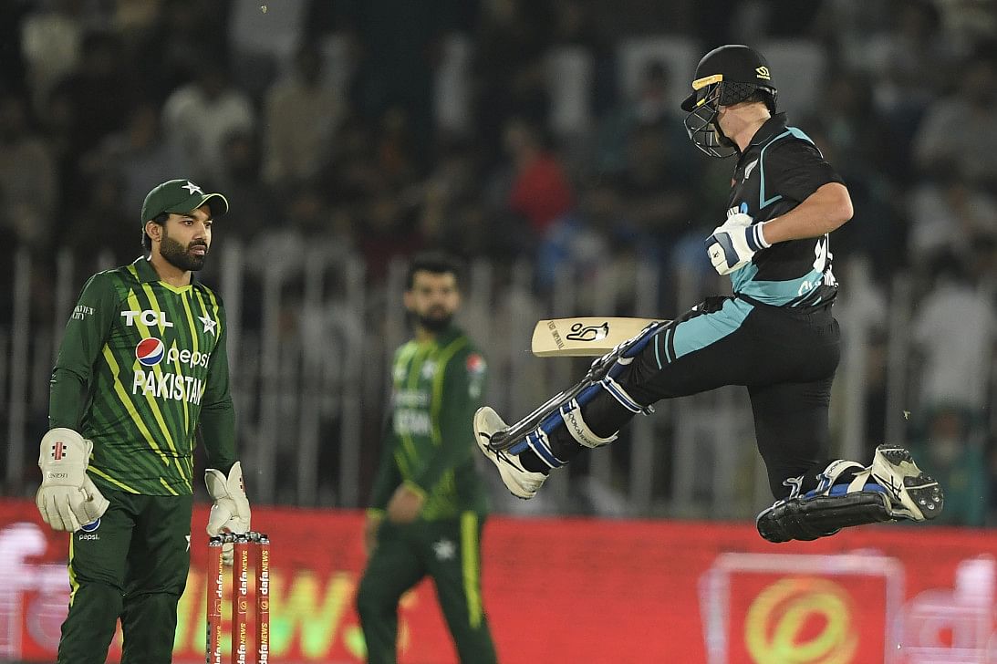 Black-caps-hero-chapman-checks-back-into-odi-squad-b61ef43