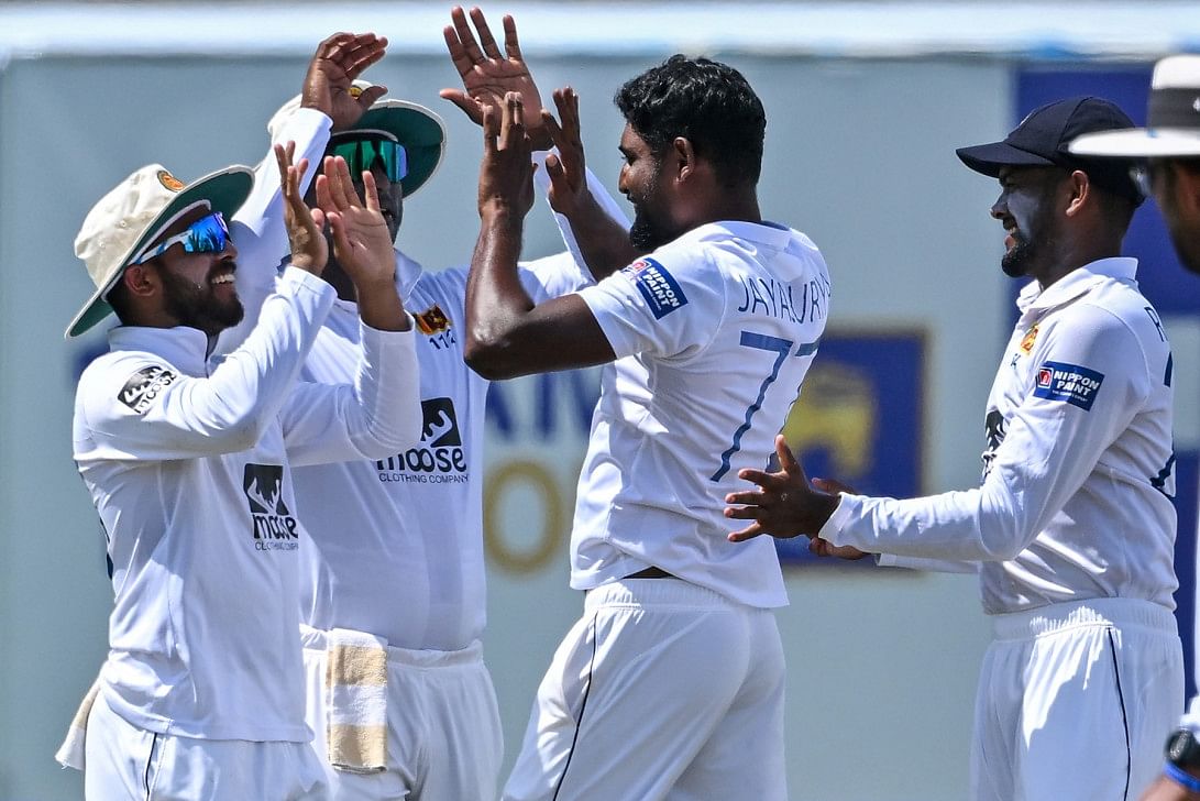 Jayasuriya-becomes-quickest-spinner
