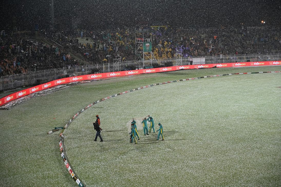 Rawalpindi-hailstorm-ends-nz-hopes-of-t20-series-win-in-pakistan