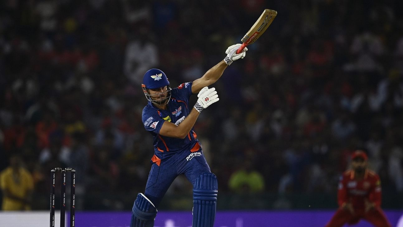 Stoinis-mayers-star-as-lucknow