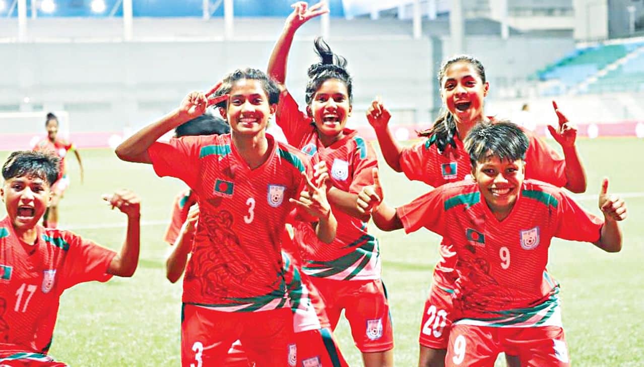 U 17s net half dozen to sink turkmenistan 2044749