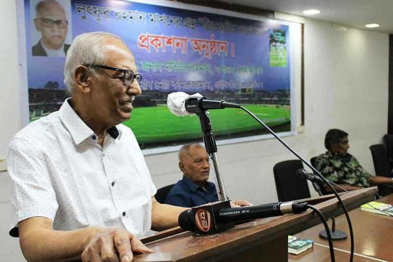 Cricket er shathe chola lutfur rahman publishes his second booknbsp 4f48d94
