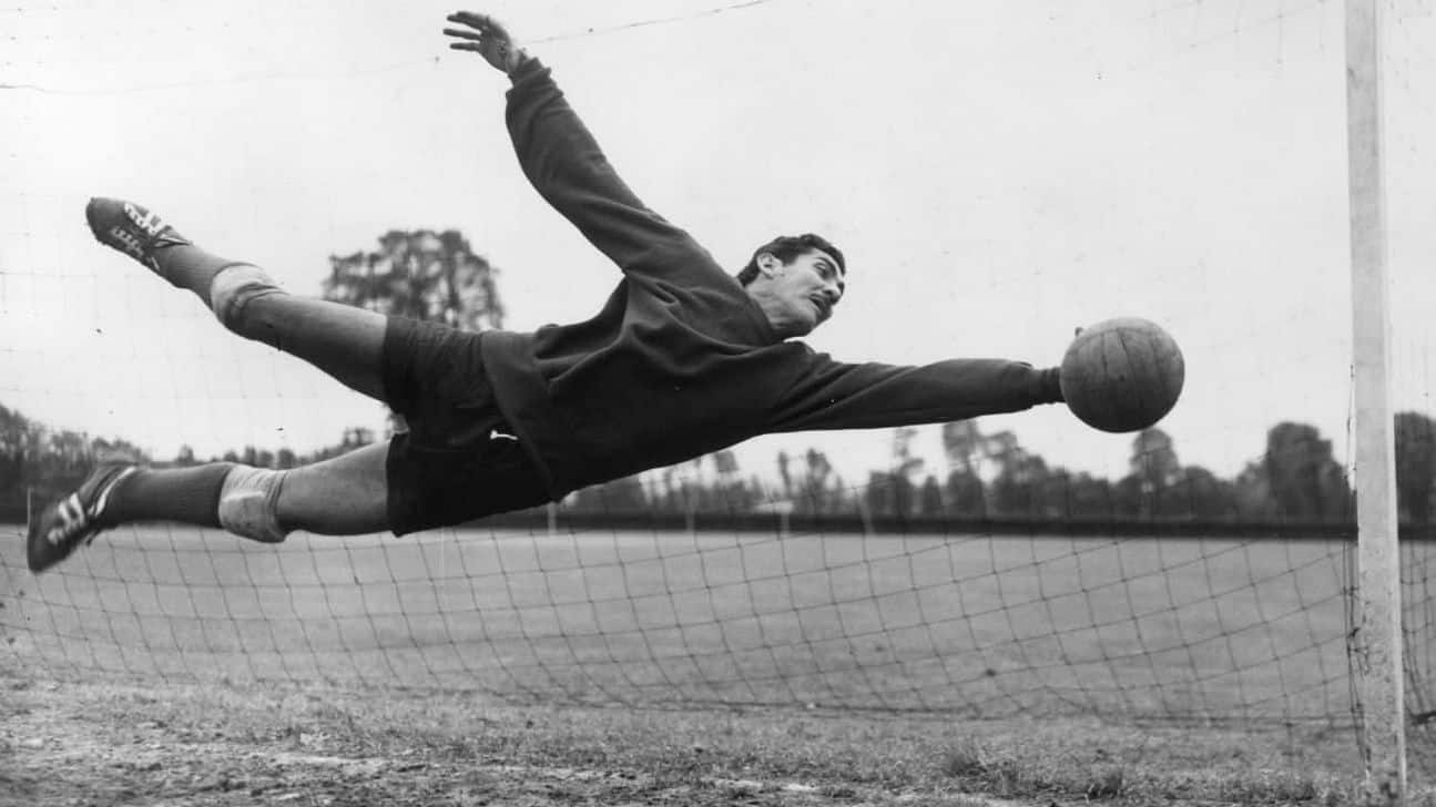 Record breaking world cup goalkeeper carbajal dies aged 93 37a5e4d
