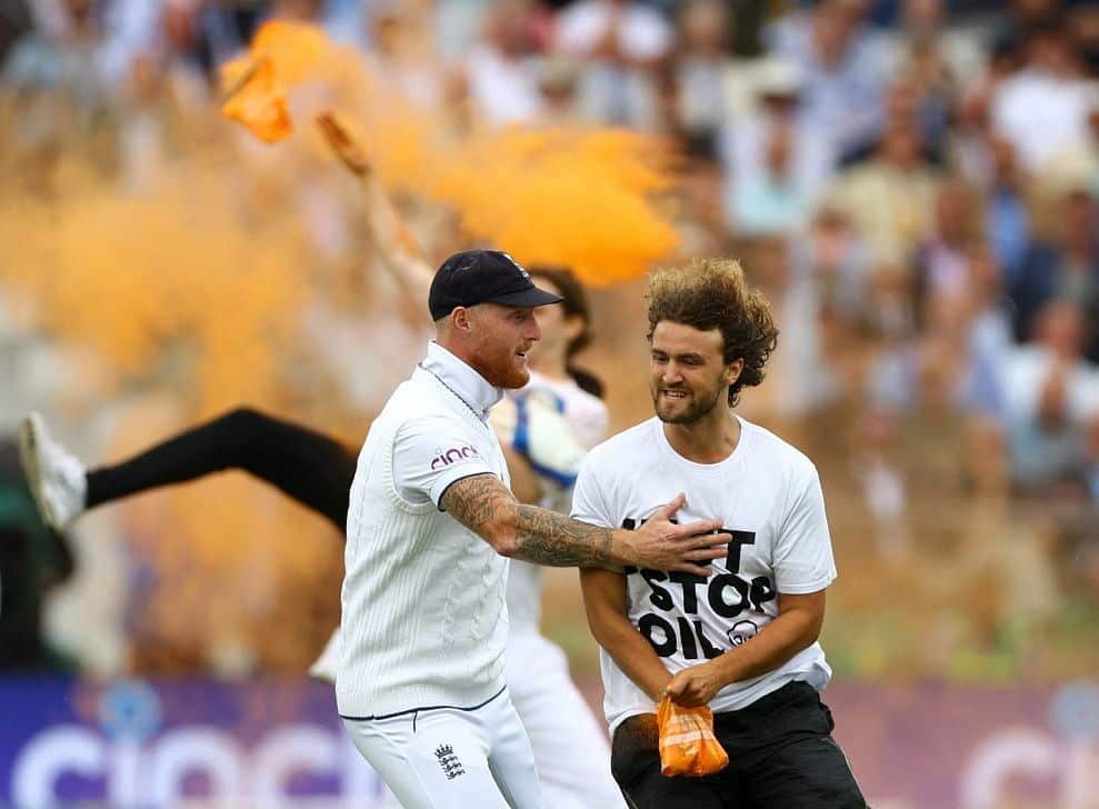 Climate activists disrupt second ashes test f975477
