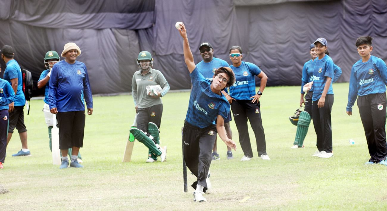 Dinuka looking to make good spinners for world cricket 9056c26