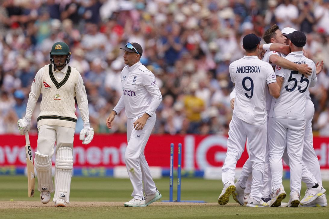'heat of the moment': robinson unapologetic over reaction to khawaja exit0