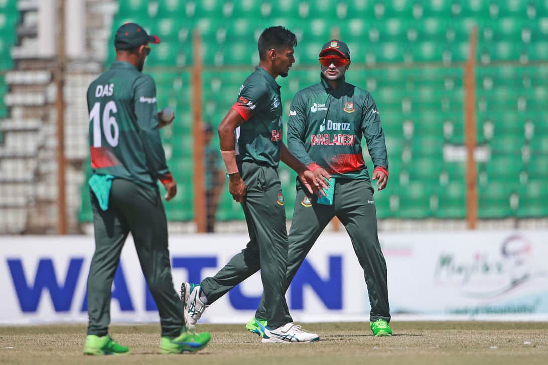 Afghan openers thrive against indisciplined bowling de55de8