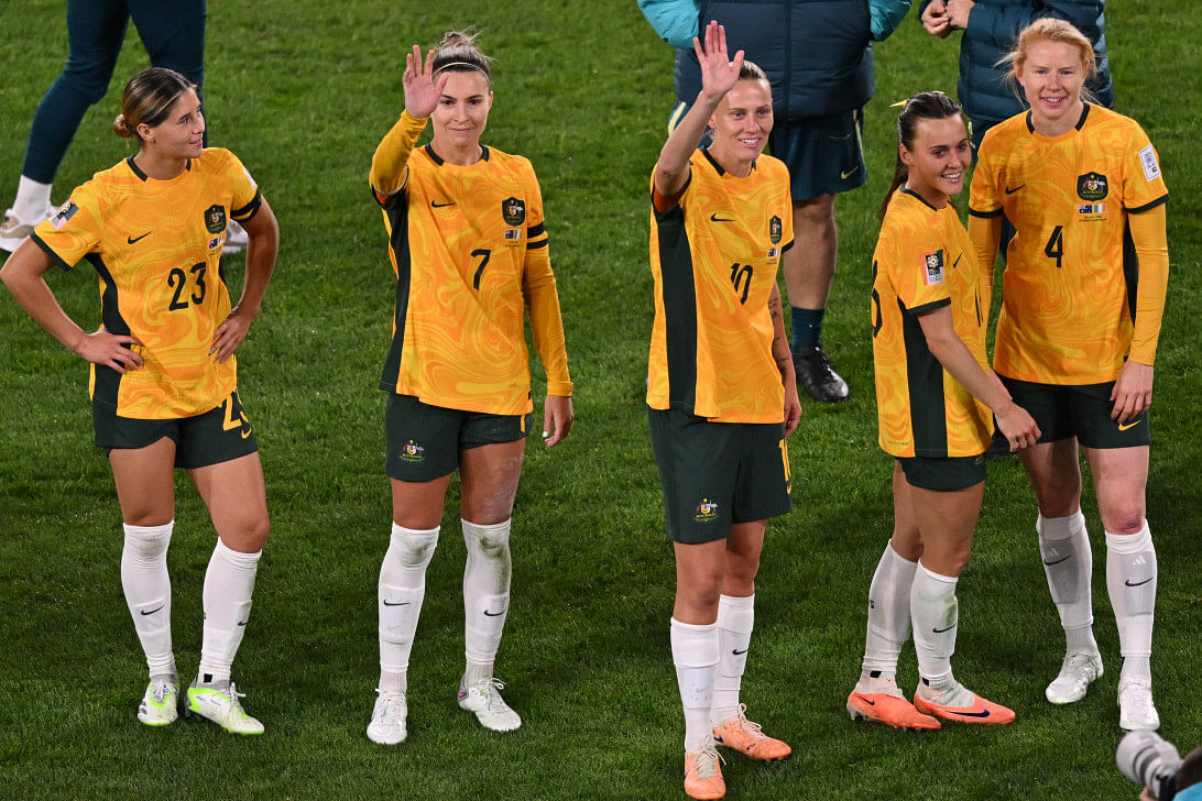 Kerr-less australia grind down ireland to win nervy world cup opener0