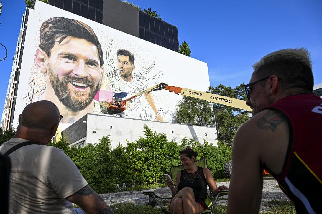 Messi signs contract with inter miami through 2025 11f7a63