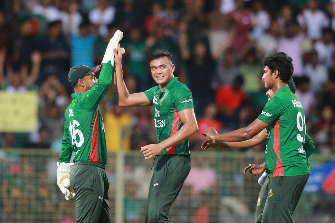 Taskin strikes twice in powerplay as rain stops play 434c9a2
