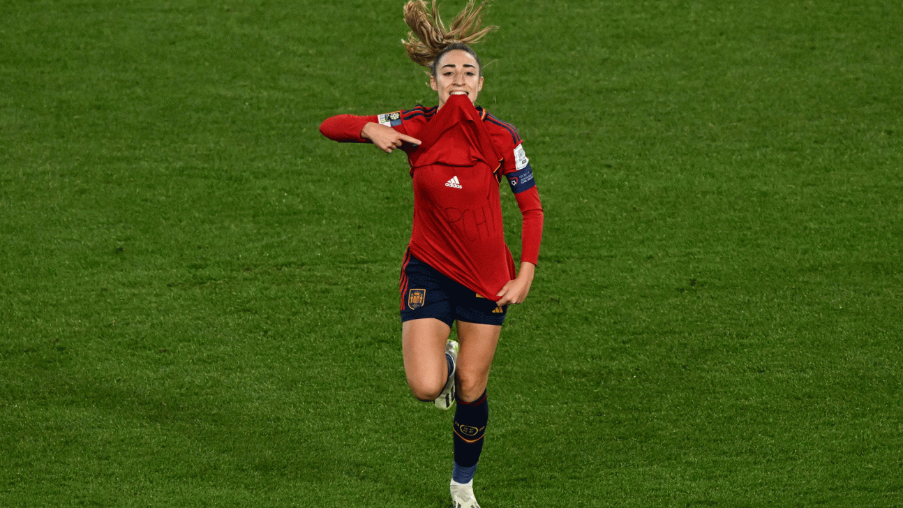 Carmona gives spain 1 0 lead against england at half time a900890