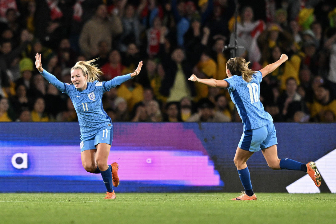 England reach world cup final despite kerr stunner 52e9bcd