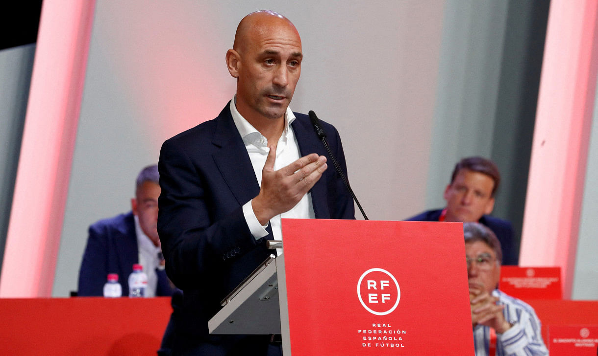 Fifa suspend spanish football chief rubiales after hermoso kiss 2a2d463
