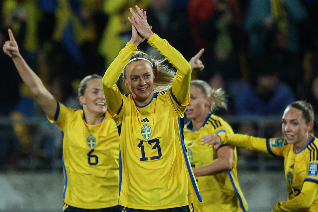 Five star sweden crush italy to reach world cup last 16 d5373fd