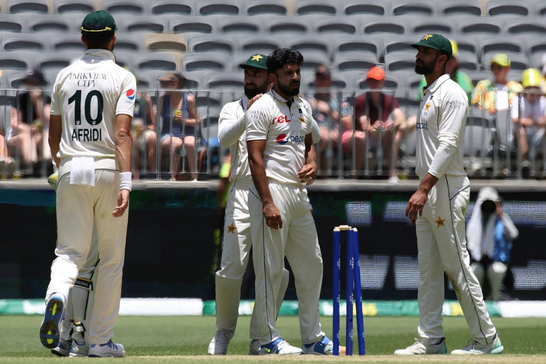 Australia all out for 487 in first innings against pakistan0