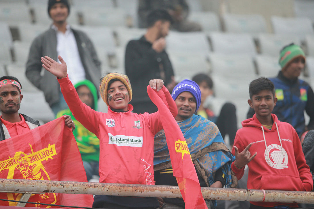 Bpl resumes in frreezing cold dhaka 1 Bpl resumes in frreezing cold dhaka0