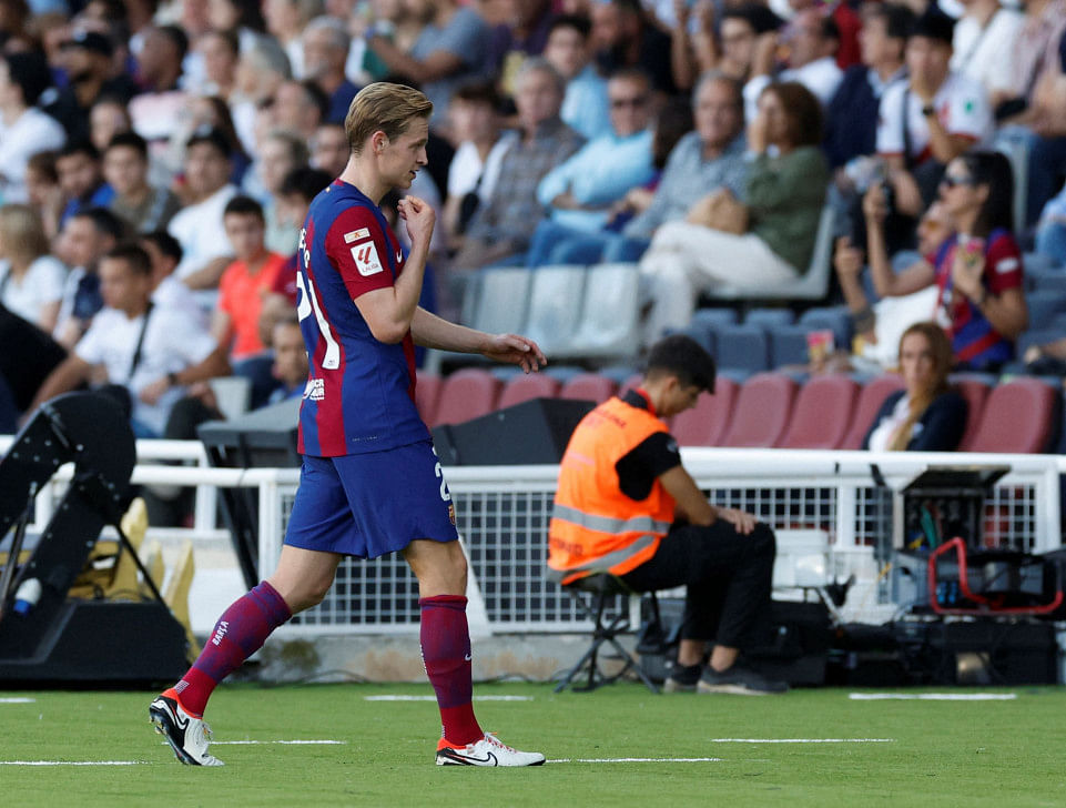 De jong out for up to five weeks with ankle injury0