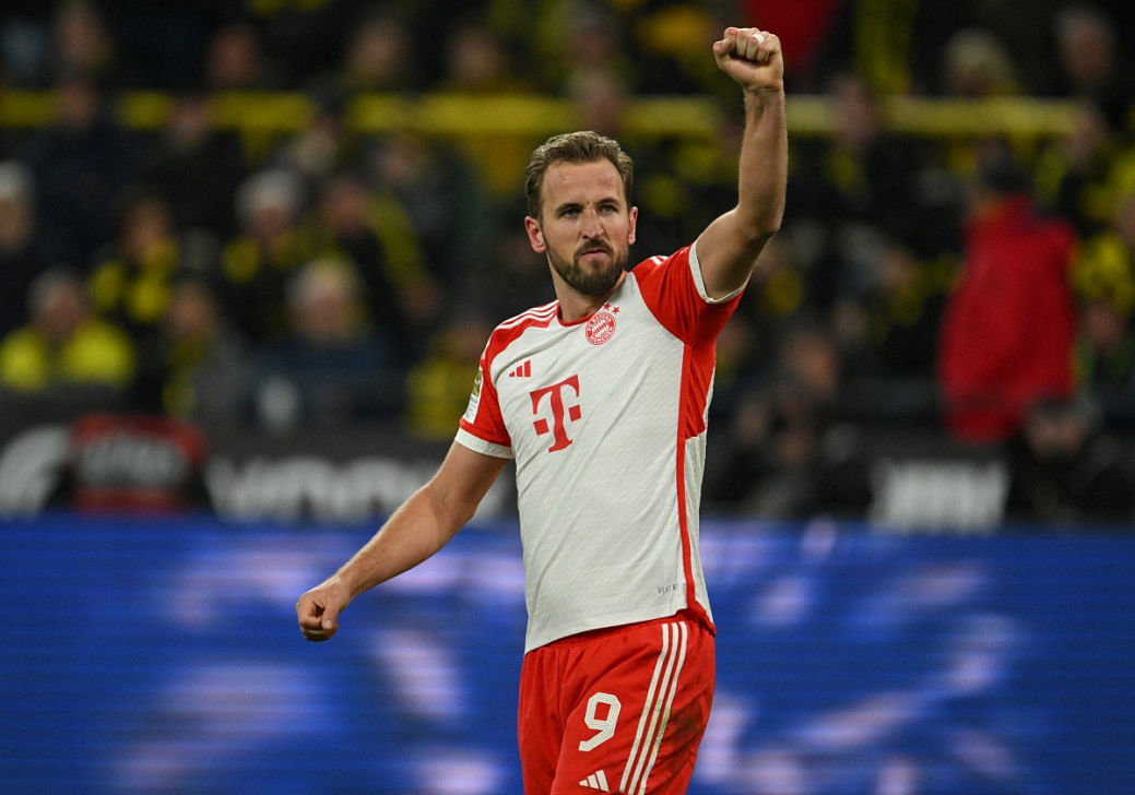 Kane hattrick fires bayern to 4-0 win at dortmund0