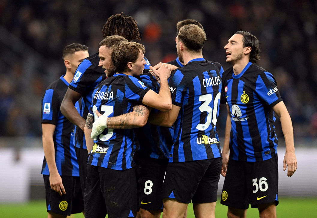 Leaders inter keep juve at bay, napoli collapse at roma0