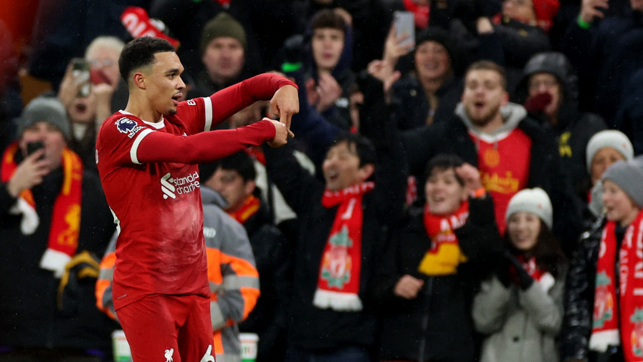 Liverpool score two late goals to clinch thriller against fulham0