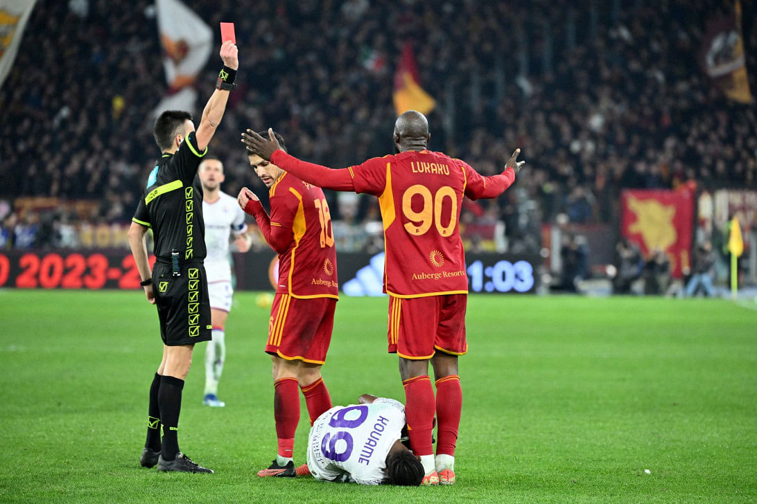 Lukaku sent off as nine-man roma draw with fiorentina0