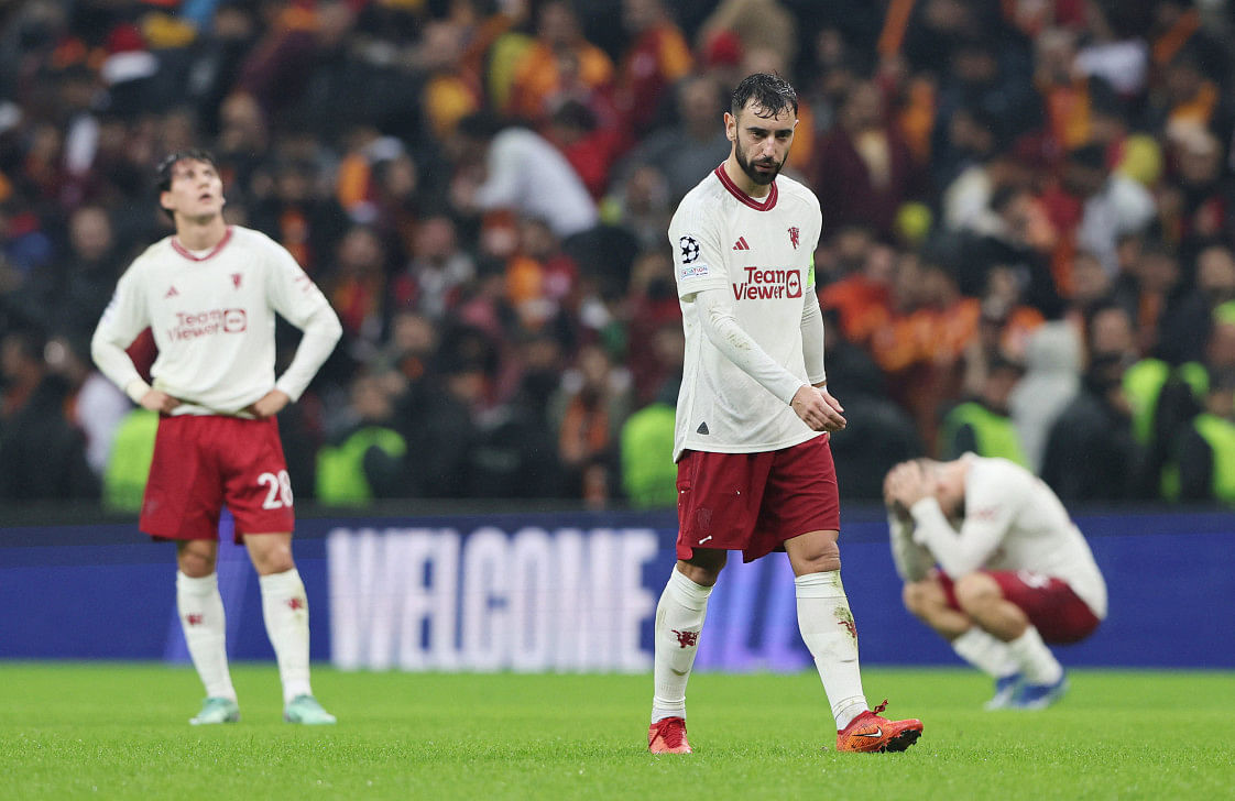 Man utd on brink of cl exit after 3-3 draw at galatasaray0