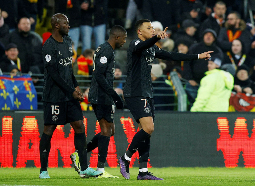 Mbappe strikes as psg sink 10-man lens0
