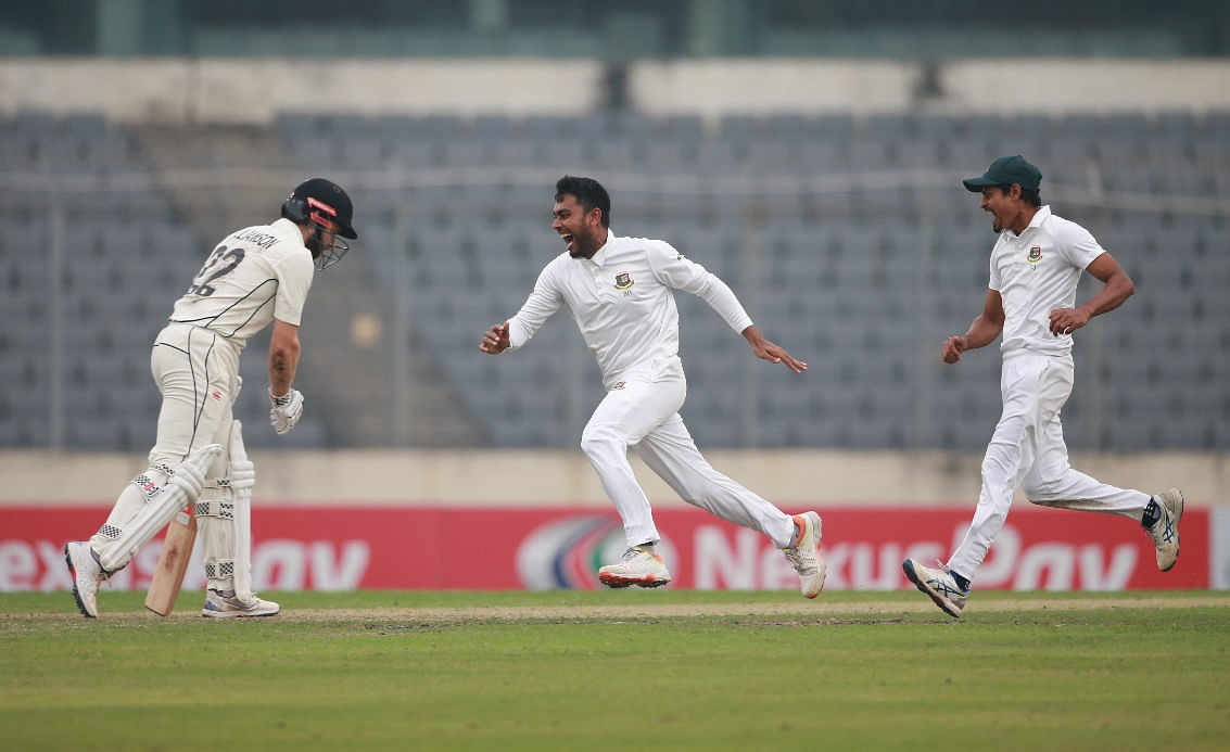 Miraz, taijul have kiwis cornered on day one0