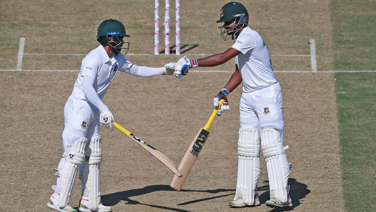 Mominul, joy depart in space of five deliveries just before tea0