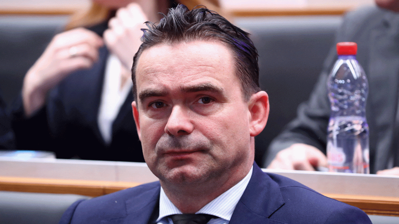 Overmars banned from world football over inappropriate behaviour0