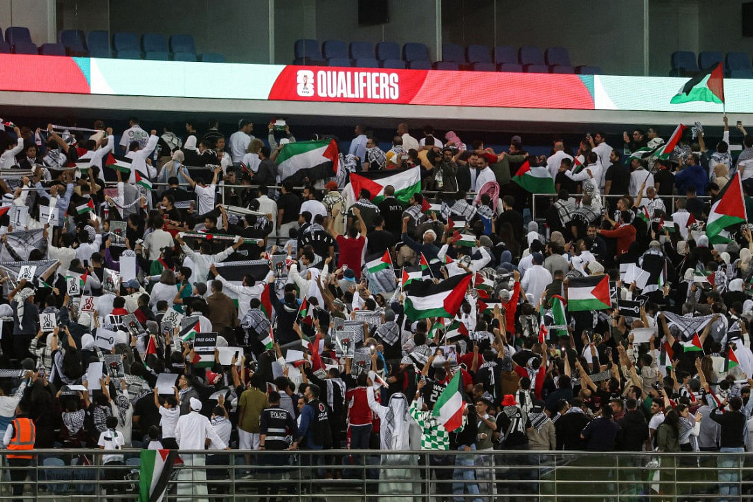 Palestinians fly flag in emotional world cup qualifier 1 Palestinians fly flag in emotional world cup qualifier0