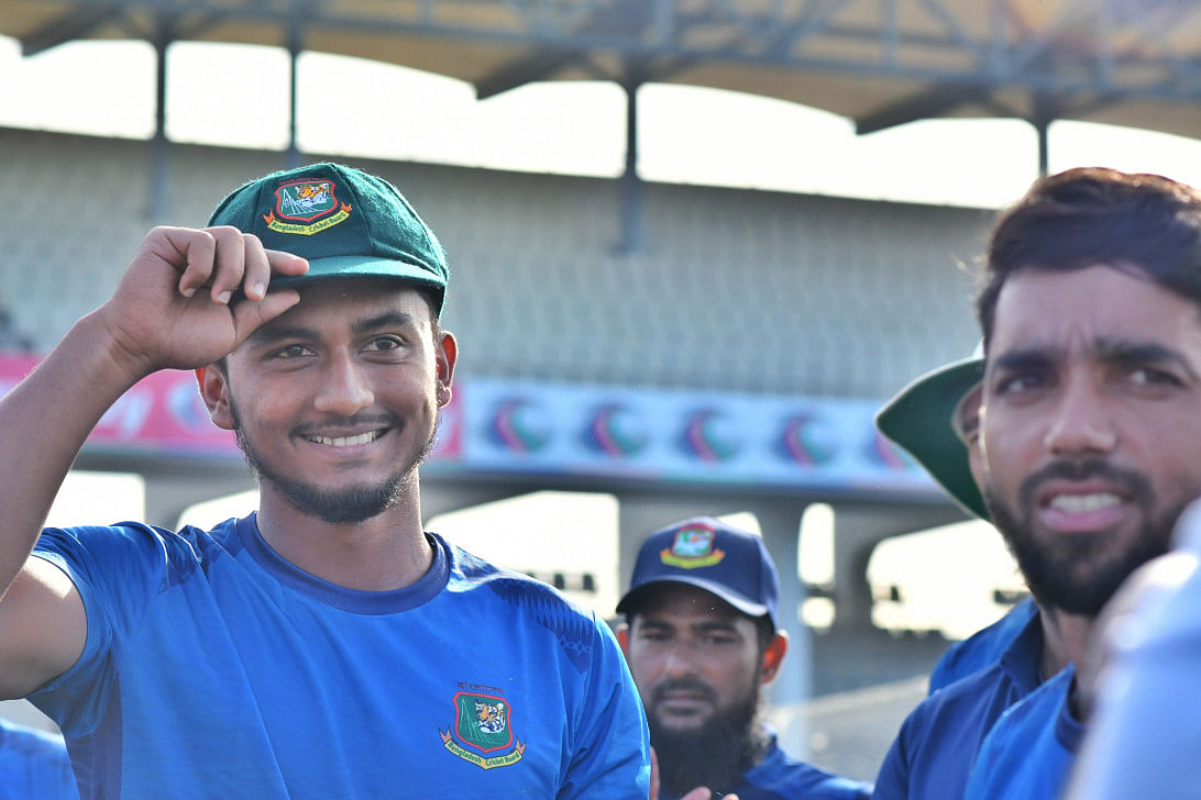 Shahadat debuts as bangladesh bat first in sylhet test0