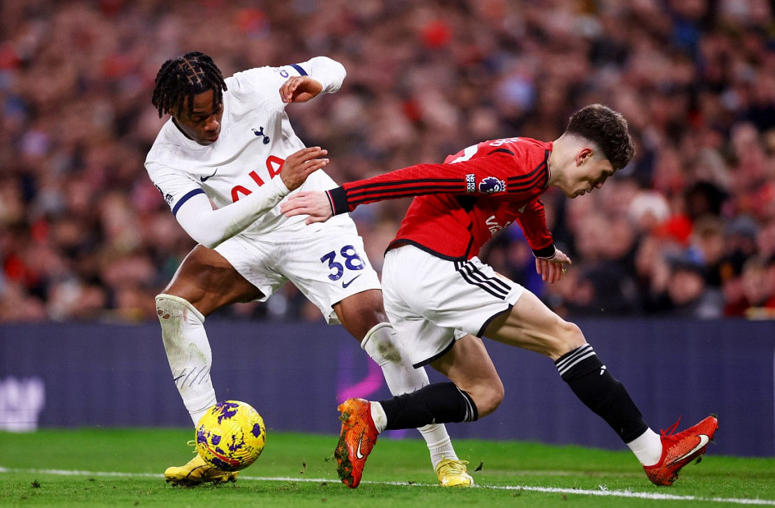 Tottenham salvage 2-2 draw with man united0