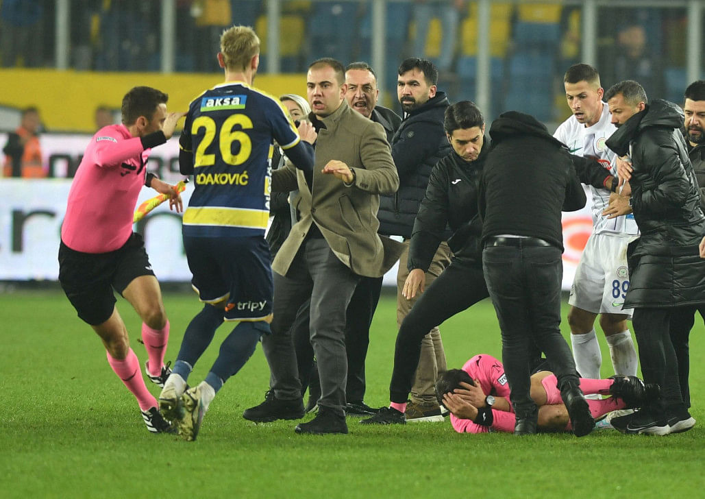 Turkish top-flight suspended after 'vile, inhumane' referee attack0