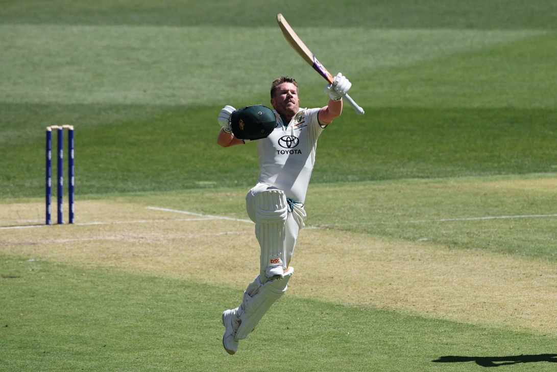 Under-pressure warner slams century against pakistan0
