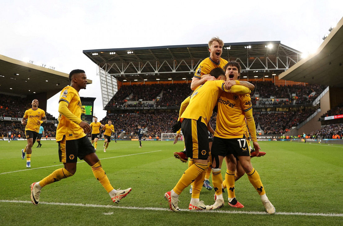Wolves inflict christmas misery on chelsea0