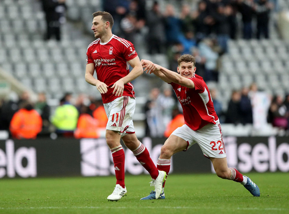 Wood treble gives nuno first win as forest boss0
